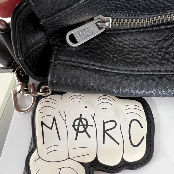 Marc by Marc Jacobs - Men's Briefcase in Grained/Pebbled Italian Leather + Charm - Picture 15 of 16